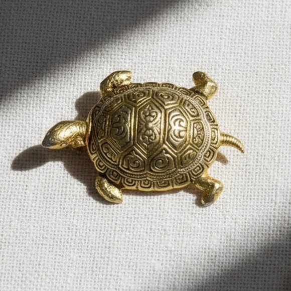 Vintage Goldtone Turtle Brooch Detailed Shell Design Classic & Whimsical Jewelry - Picture 1 of 5